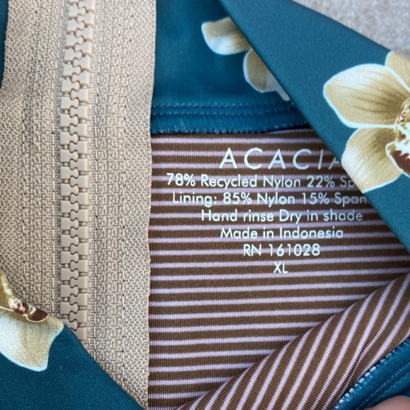 Acacia Tropic swim rashie XL top only - Picture 3 of 4